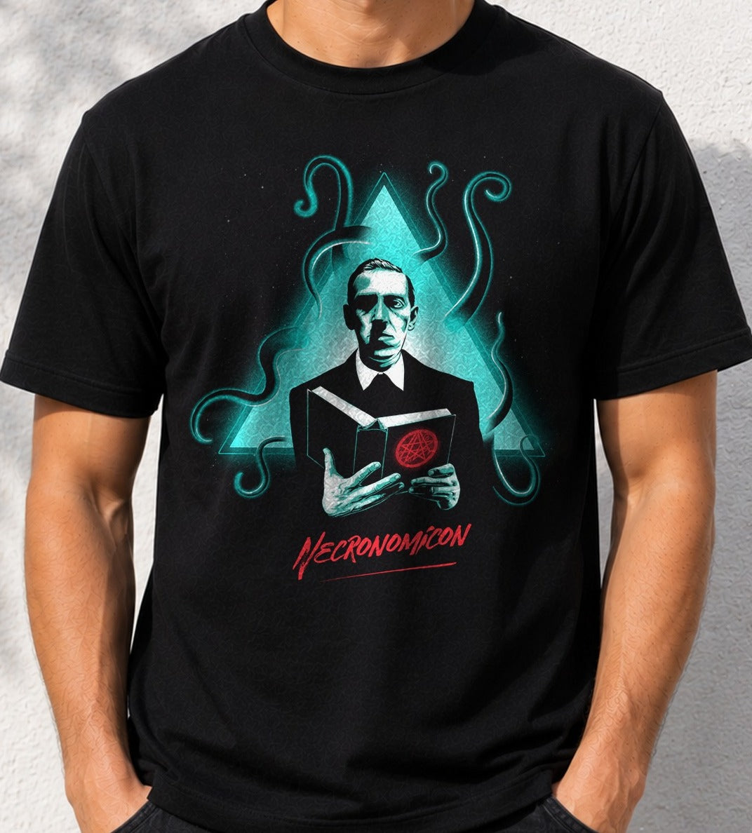Camiseta Necronomicon – H.P. Lovecraft (negra)