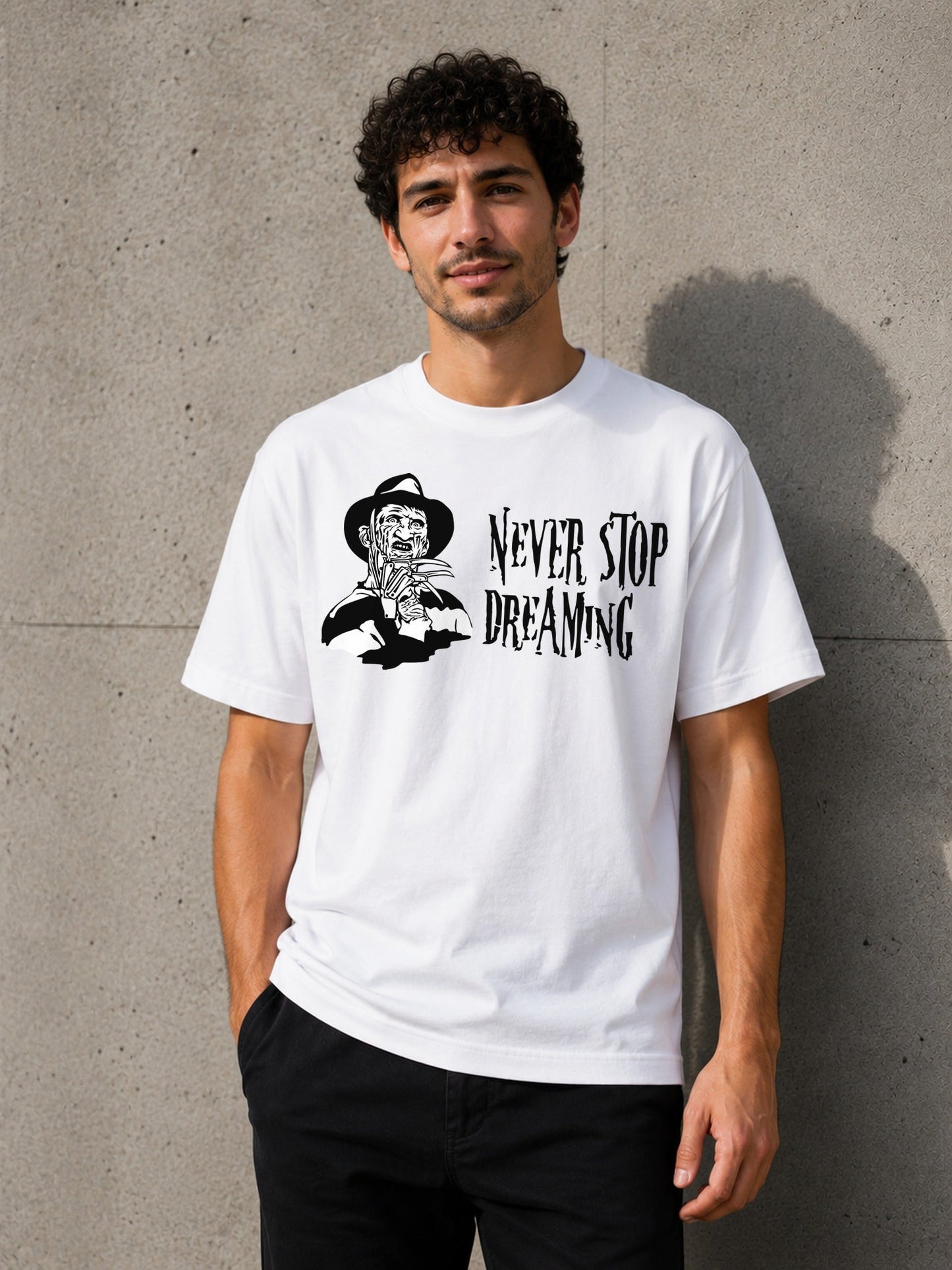 Camiseta con el diseño Never Stop Dreaming – Freddy Krueger, de Paranoia Records