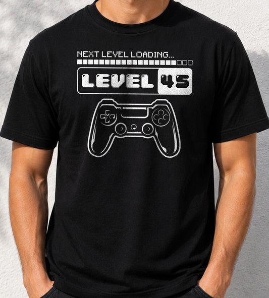 Camiseta Next Level 45 – Regalo de Cumpleaños Gamer (negra)