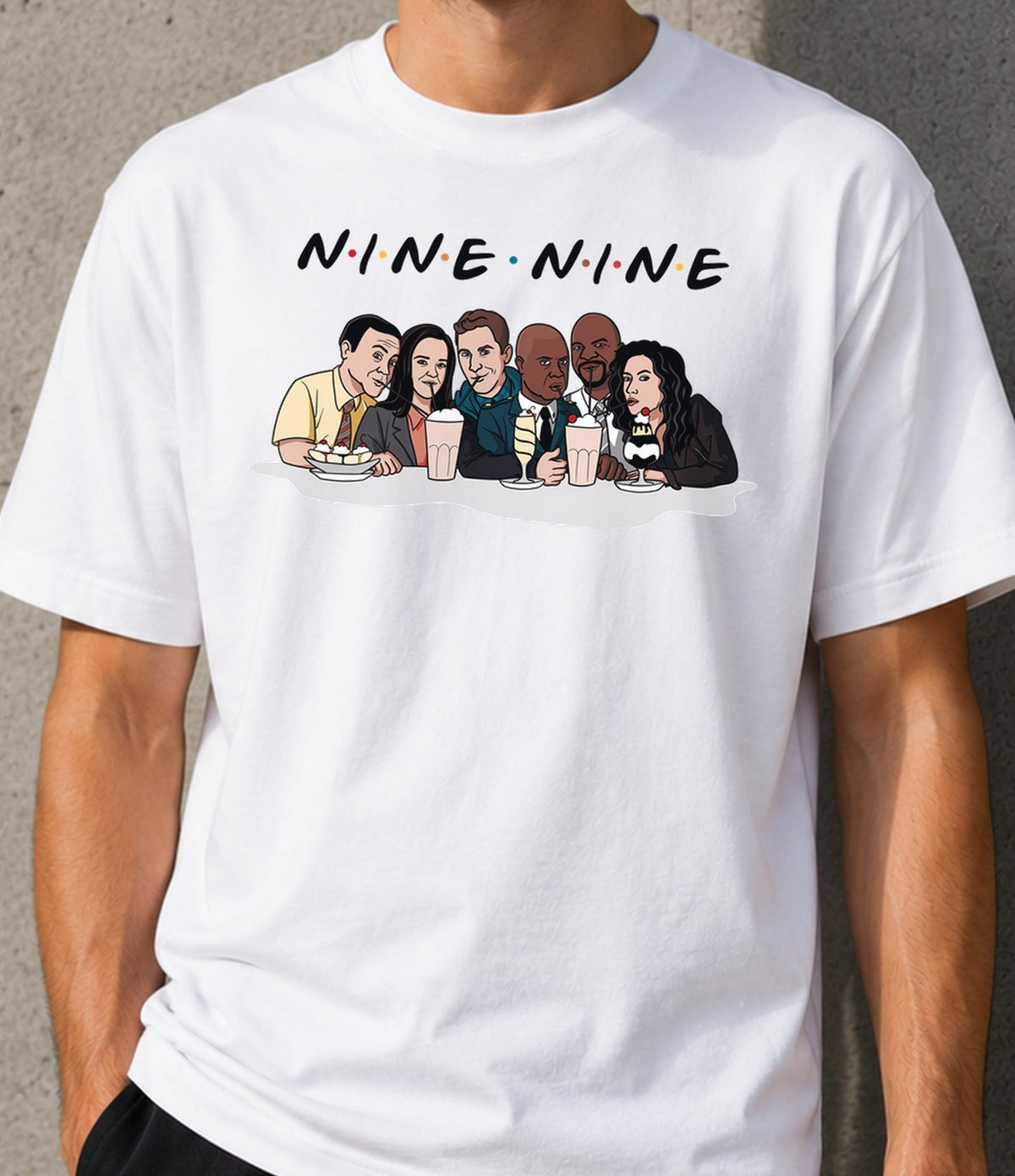 Camiseta Nine-Nine Team – Comisaría de Brooklyn con Logo de Serie de Amigos (blanca)