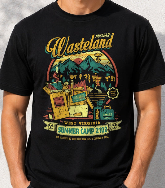 Camiseta Nuclear Summer Camp – Campamento Postapocalíptico (negra)