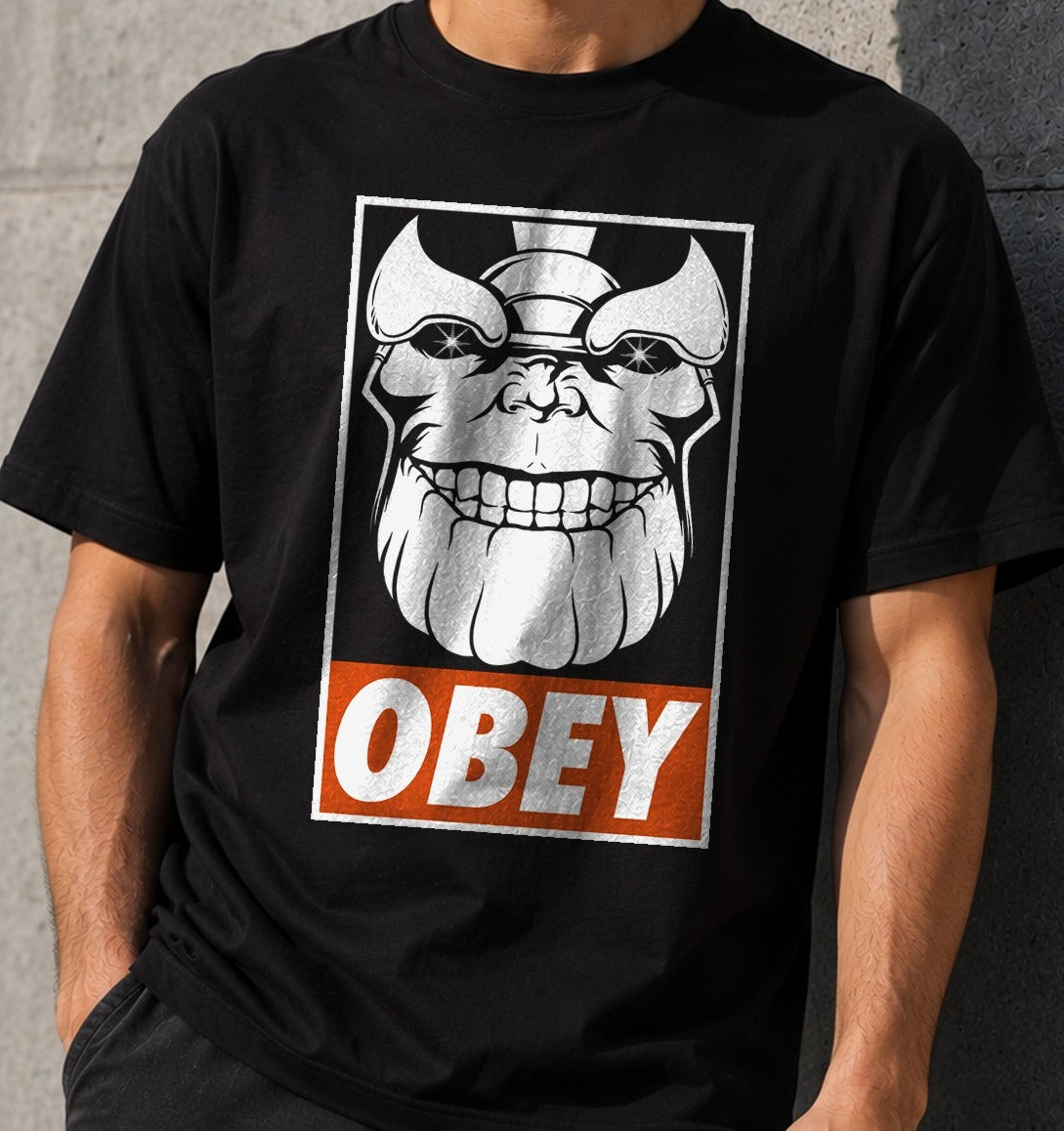 Camiseta Obey the Titan Black – Thanos de Marvel (negra)