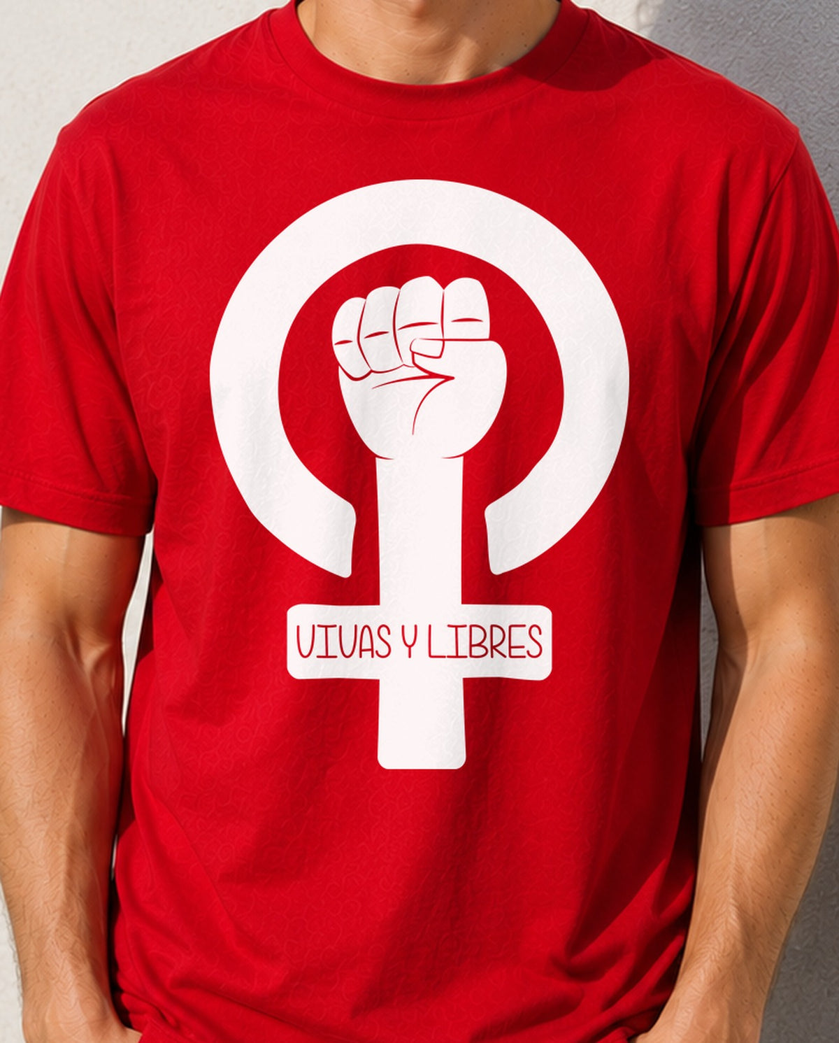 Camiseta Vivas y Libres – Símbolo Feminista (roja)