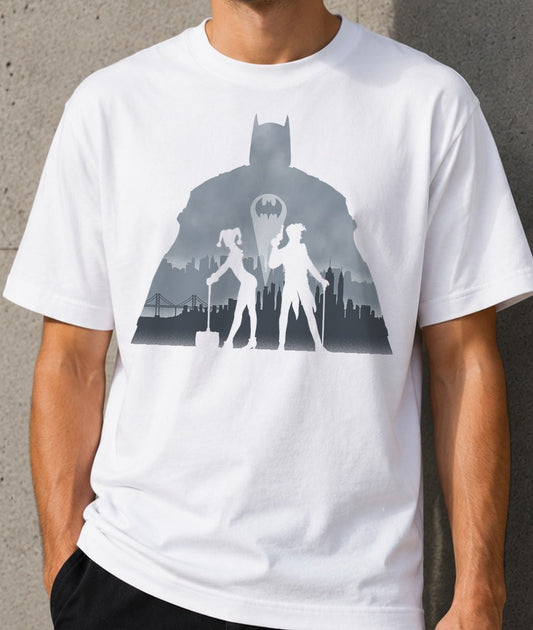 Camiseta Protector of Gotham – Batman, Joker y Harley Quinn (blanca)