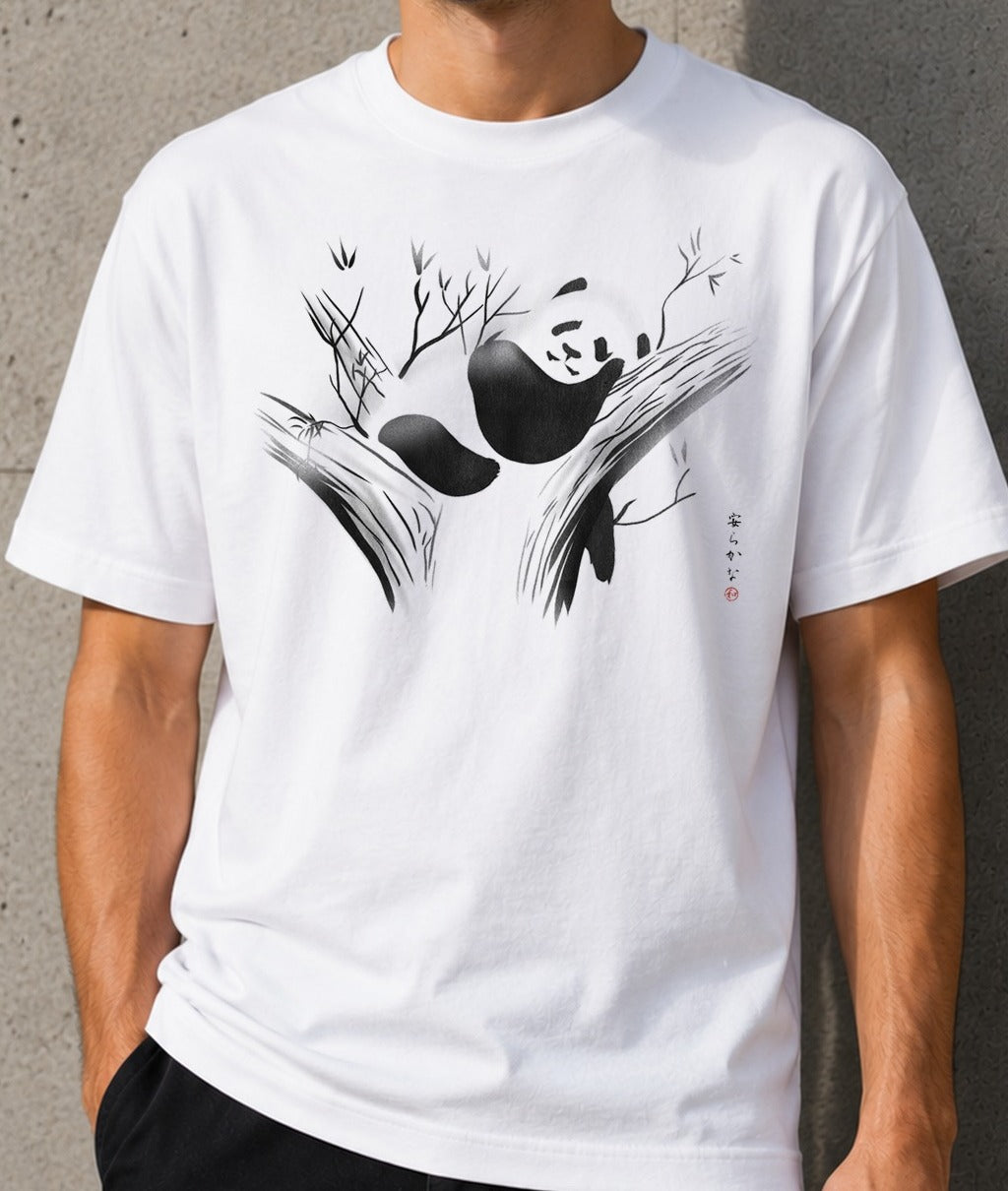Camiseta Relaxed Panda – Estilo Sumi-e (blanca)