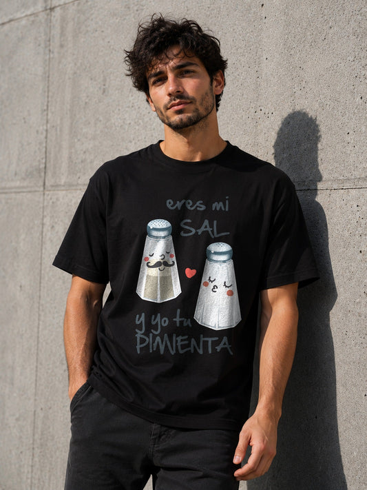 Camiseta con el diseño Eres mi Sal y yo tu Pimienta (para él) – Regalo San Valentín, de Paranoia Records