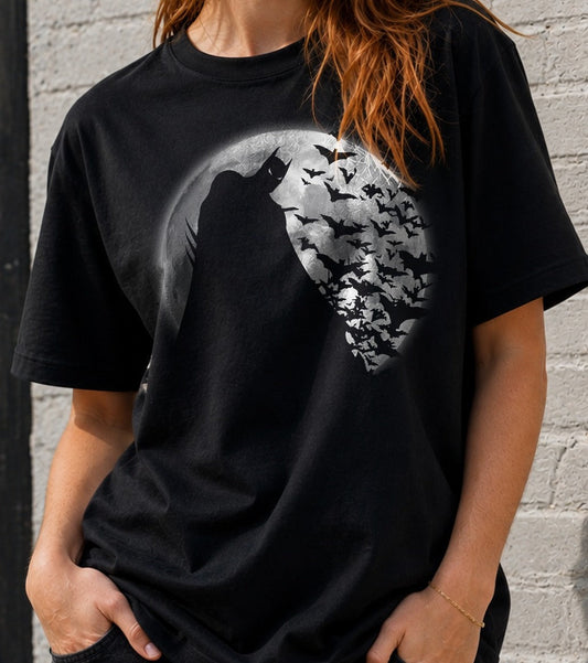Camiseta Shadow Under the Moon – Batman (negra)