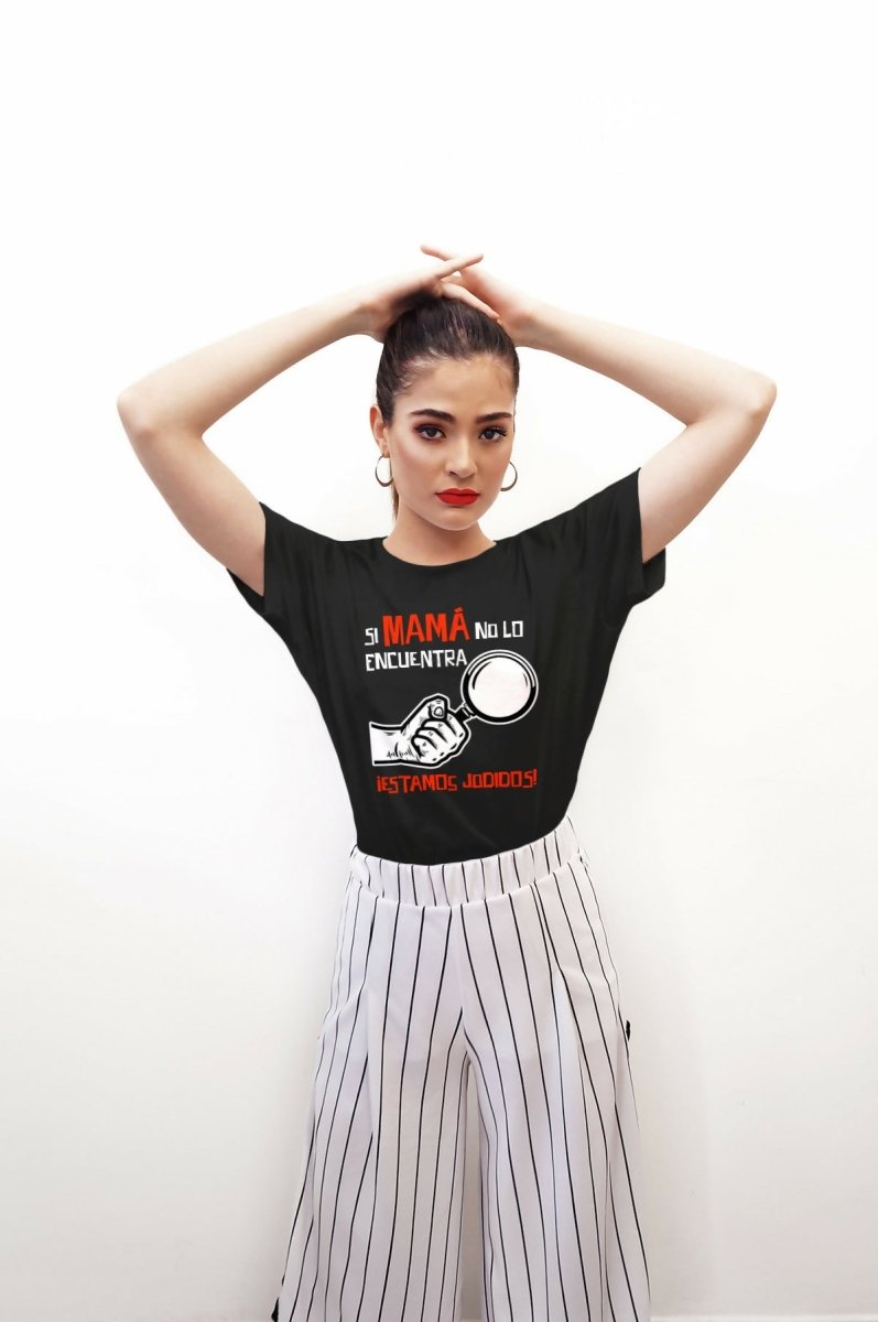 Camiseta Si mamá no lo encuentra - El Cajón Friki