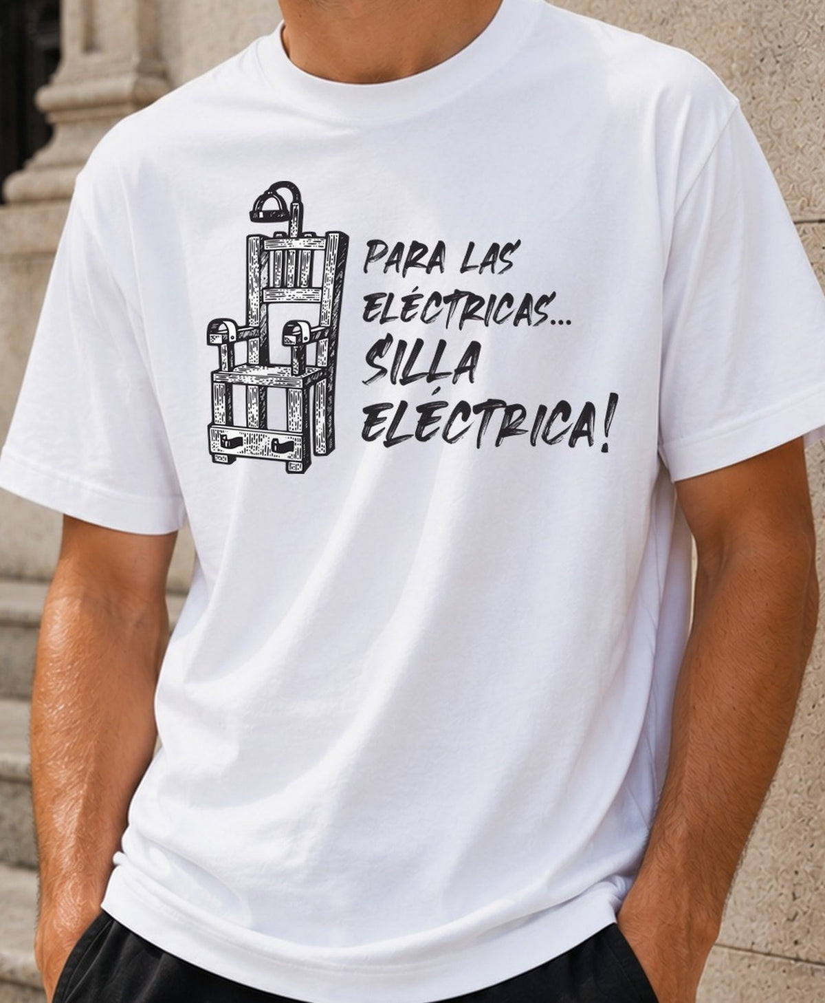Camiseta Silla Eléctrica – Humor Negro (blanca)
