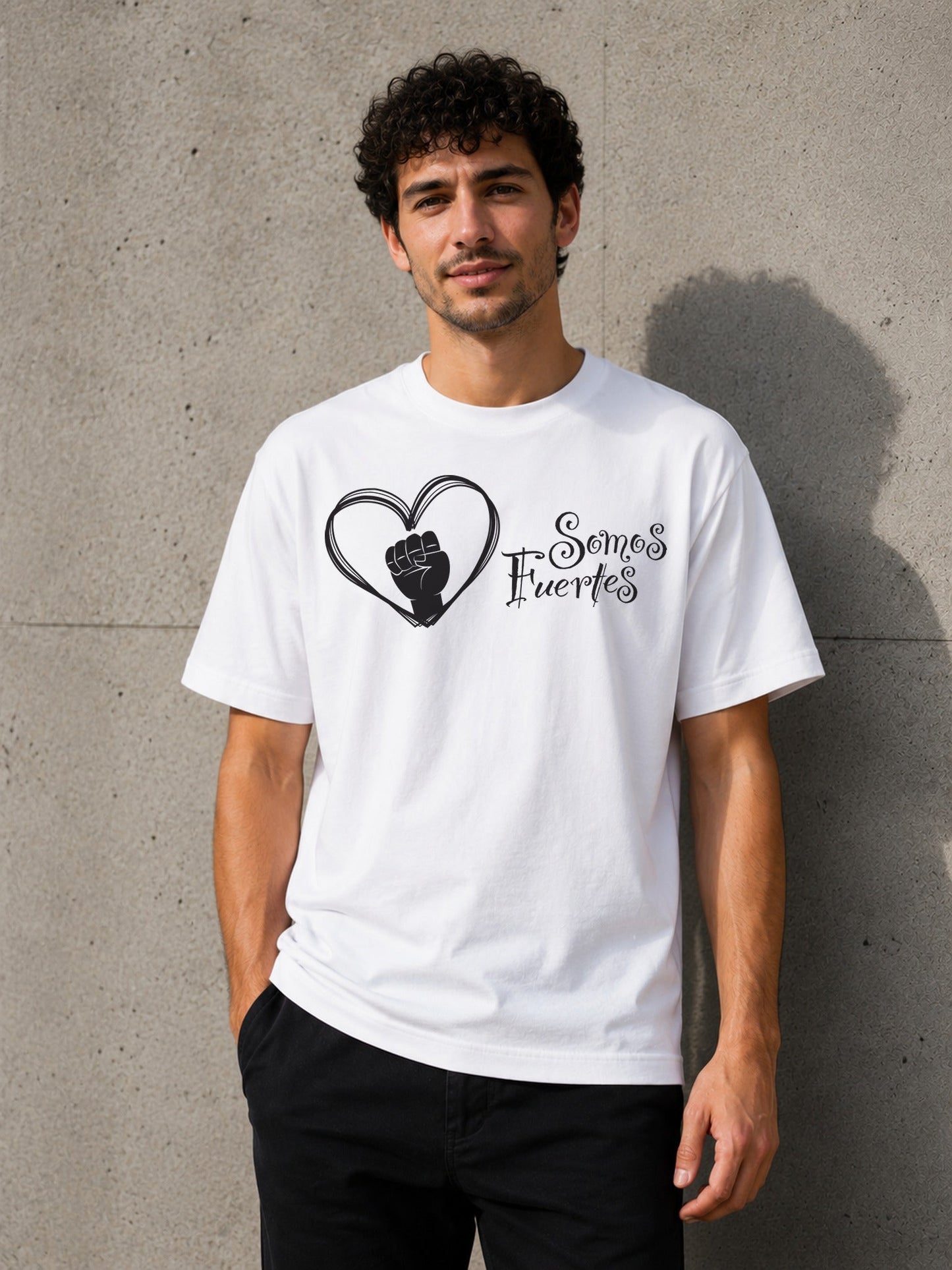 Camiseta con el diseño Somos Fuertes – Camiseta de mensaje de fuerza y unión, de Paranoia Records