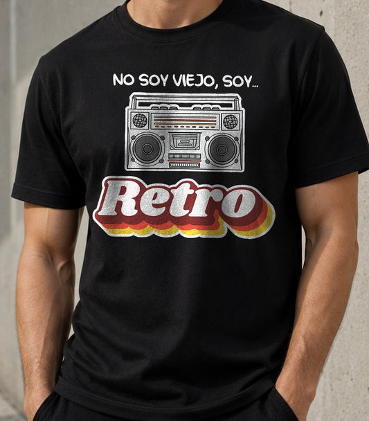 Camiseta Soy Retro – Regalo para quien no quiere ser viejo (negra)