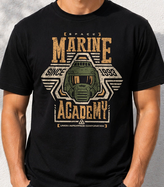 Camiseta Space Marine Academy – Shooter Espacial de los 90 (negra)