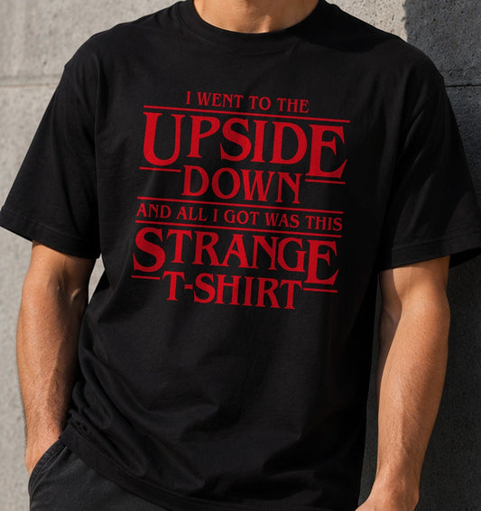 Camiseta Strange T-shirt – Dimensión Paralela y Series de los 80 (negra)