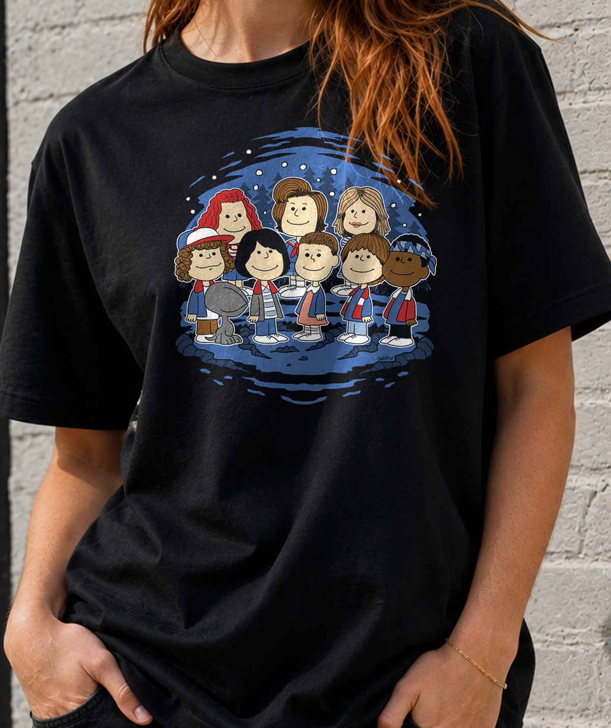 Camiseta Stranger Friends – Pandilla Ochentera en Viñetas (negra)
