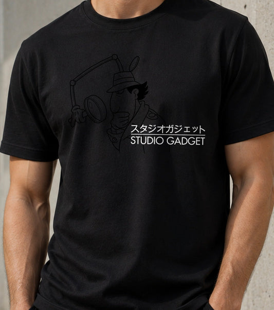 Camiseta Studio Gadget – Detective de Dibujos de los 80 (negra)