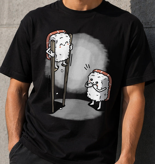 Camiseta Sushi in Chopsticks – Sushi Divertido y Comida Kawaii (negra)