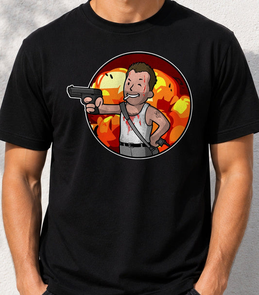 Camiseta Vault McClane – Acción de los 80 y Videojuego Postapocalíptico (negra)