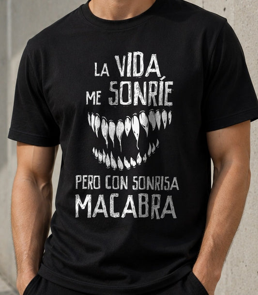 Camiseta La Vida me Sonríe – Sonrisa Macabra (negra)