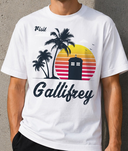 Camiseta Visit Gallifrey – TARDIS de Doctor Who (blanca)