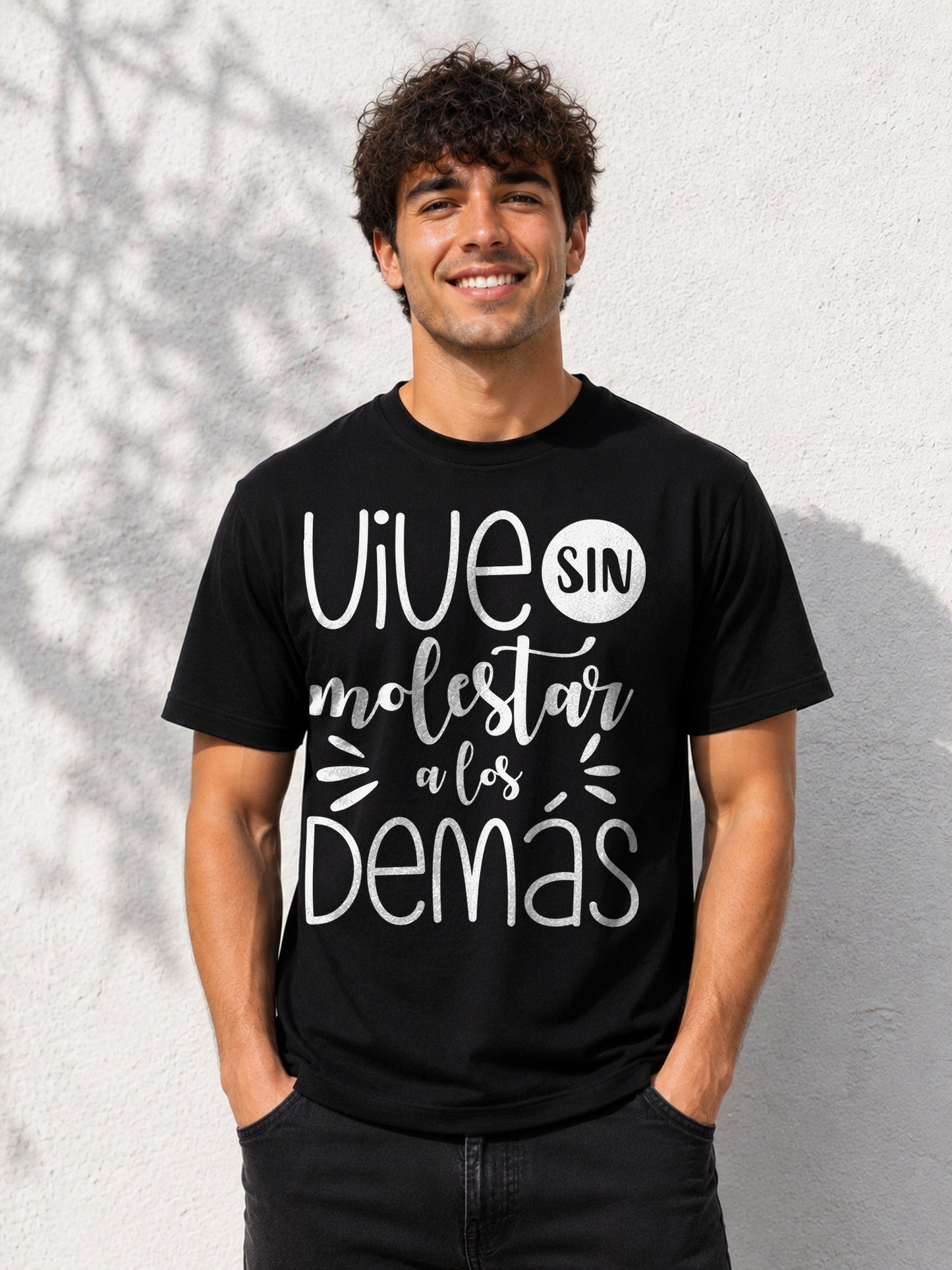 Camiseta Vive Sin Molestar – Frases con filosofía
