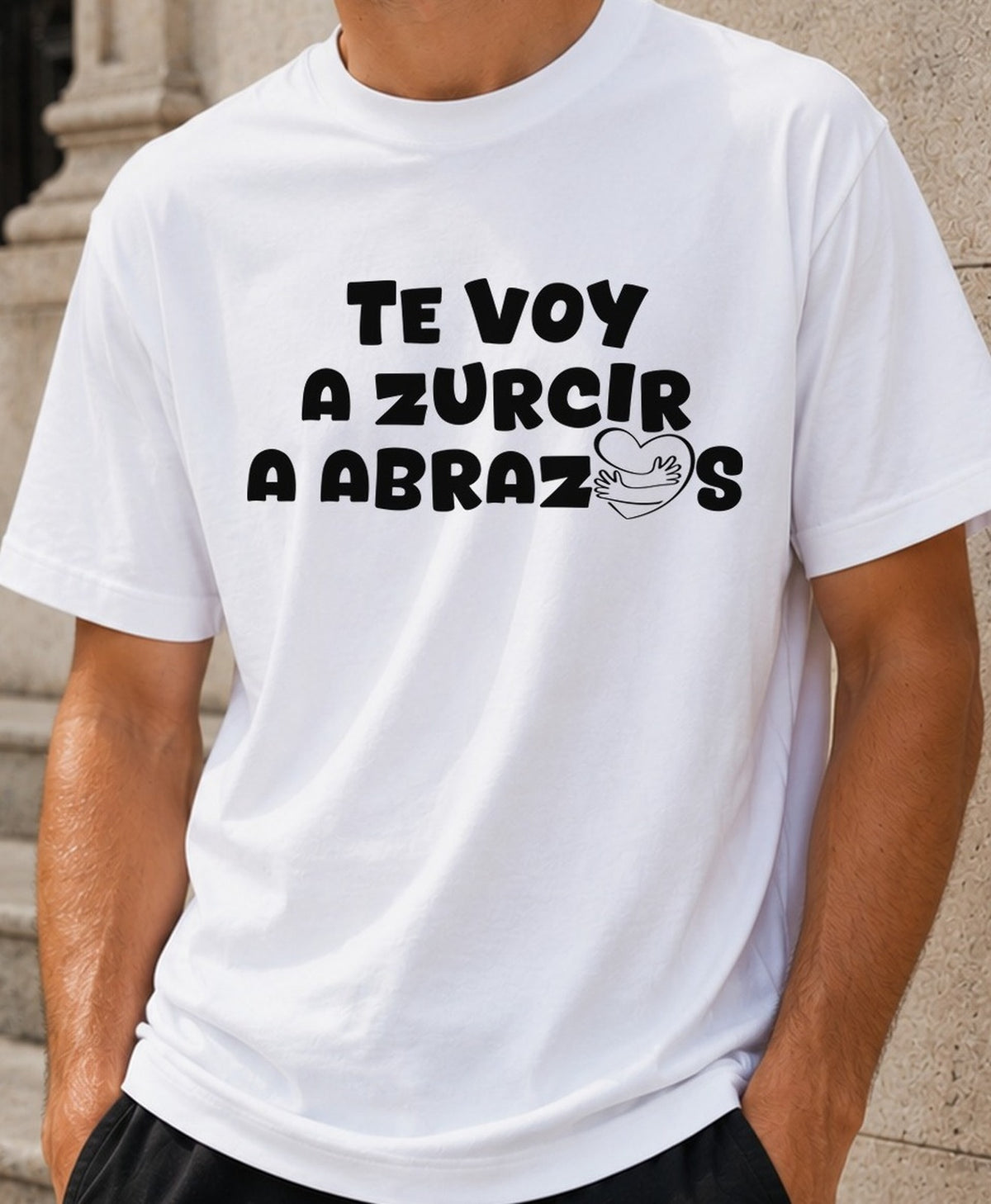 Camiseta Zurcir a Abrazos – Regalo con Cariño (blanca)