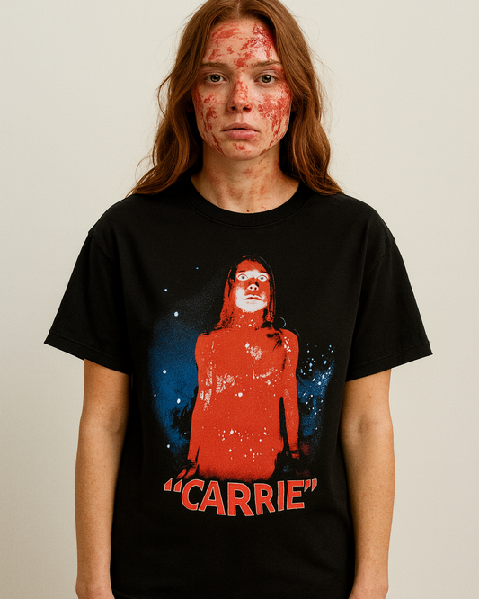 Camiseta "CARRIE" DTG Premium | Culto Cine Terror - Edición Limitada