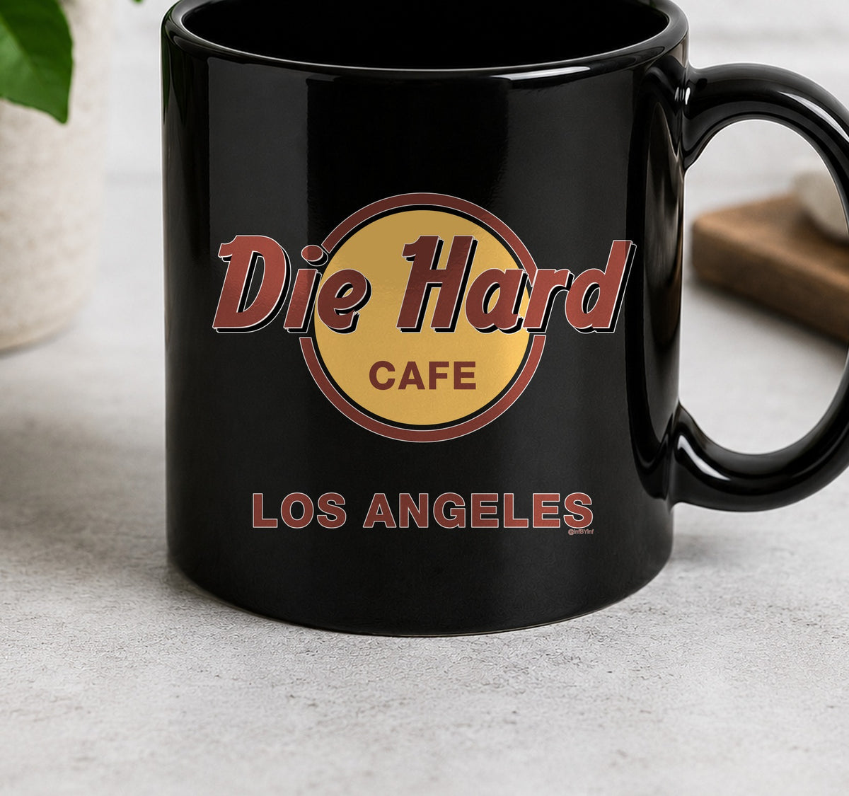 Taza Die Hard Fondo Blanco (negra)
