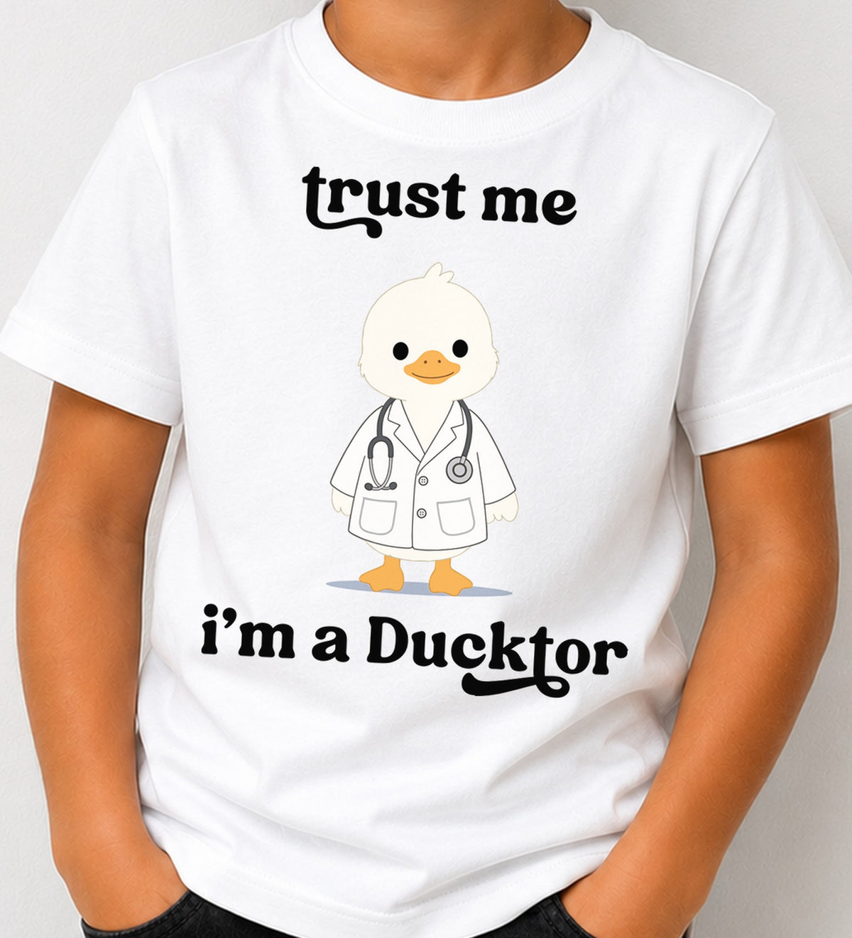 Camiseta niño Trust Me I M a Ducktor (blanca)