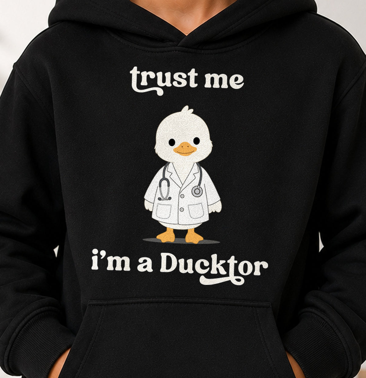 Sudadera niño Trust Me I M a Ducktor (negra)
