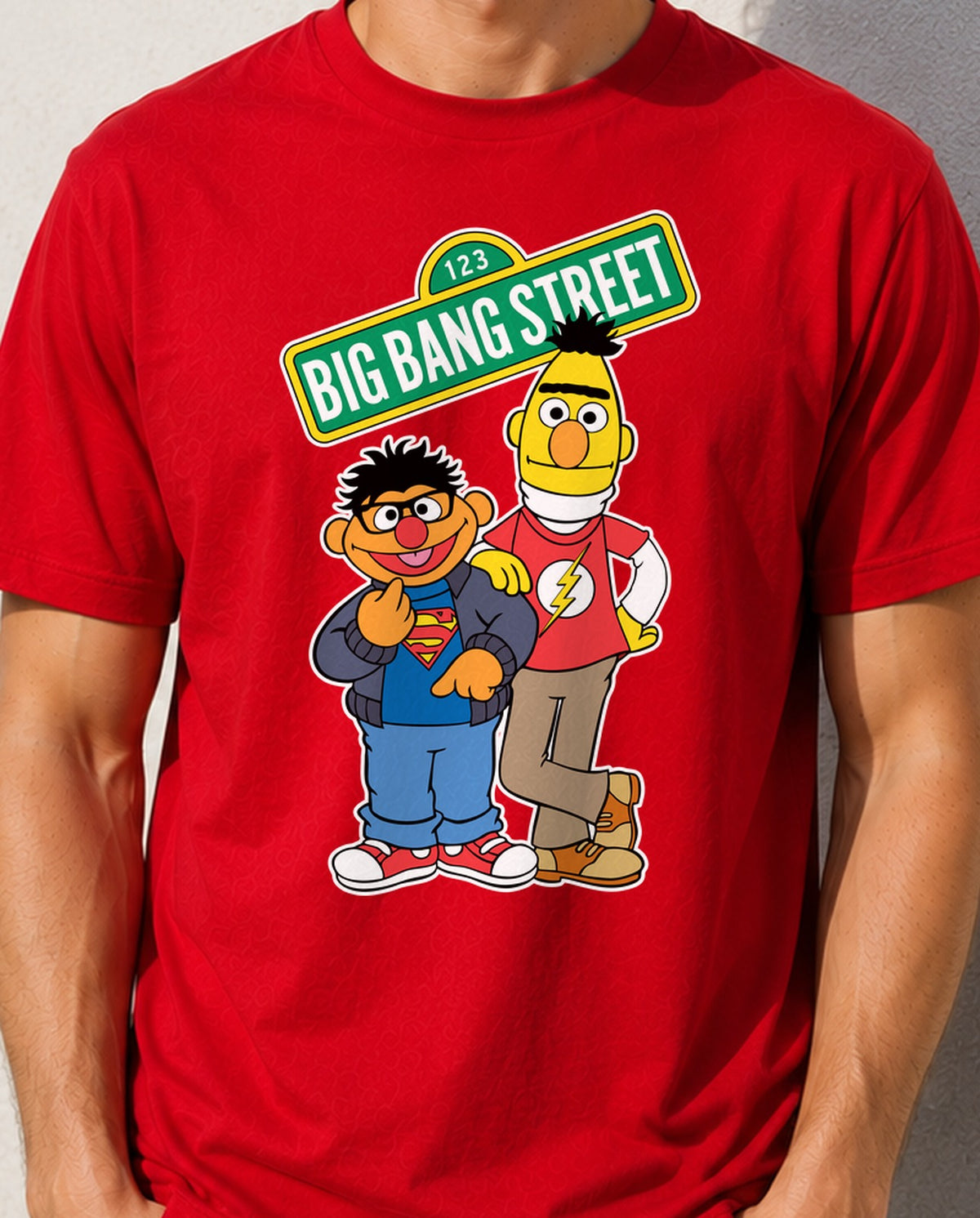 Camiseta Big Bang Muppets – Parodia de Barrio Sésamo y Big Bang Theory (roja)