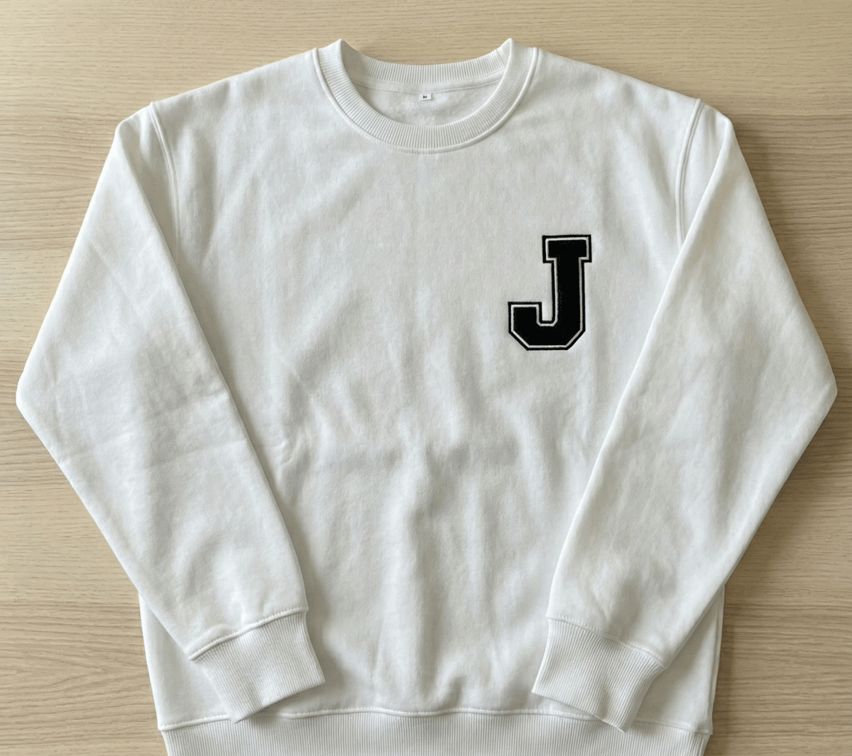 Sudadera Blanca Personalizable | Elige tu Inicial Estilo College - El Cajón Friki